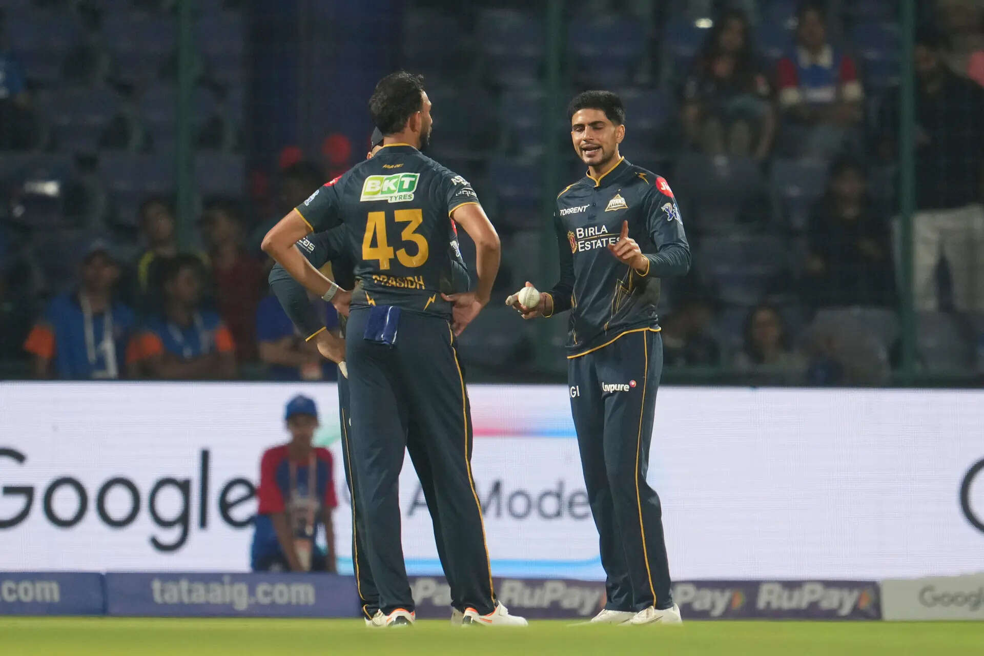 IPL 2026: Prasidh Krishna strikes again as LSG slide further in middle overs