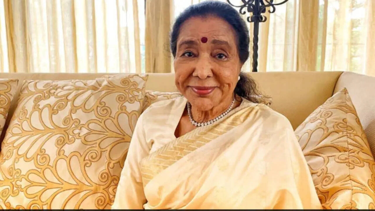 Asha Bhosle passes away, her last rites to take place at Shivaji park on Monday