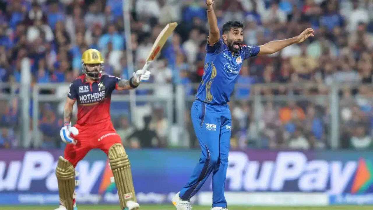 MI vs RCB Live: Patidar deals in sixes after RCB lose Salt; Kohli nears 50