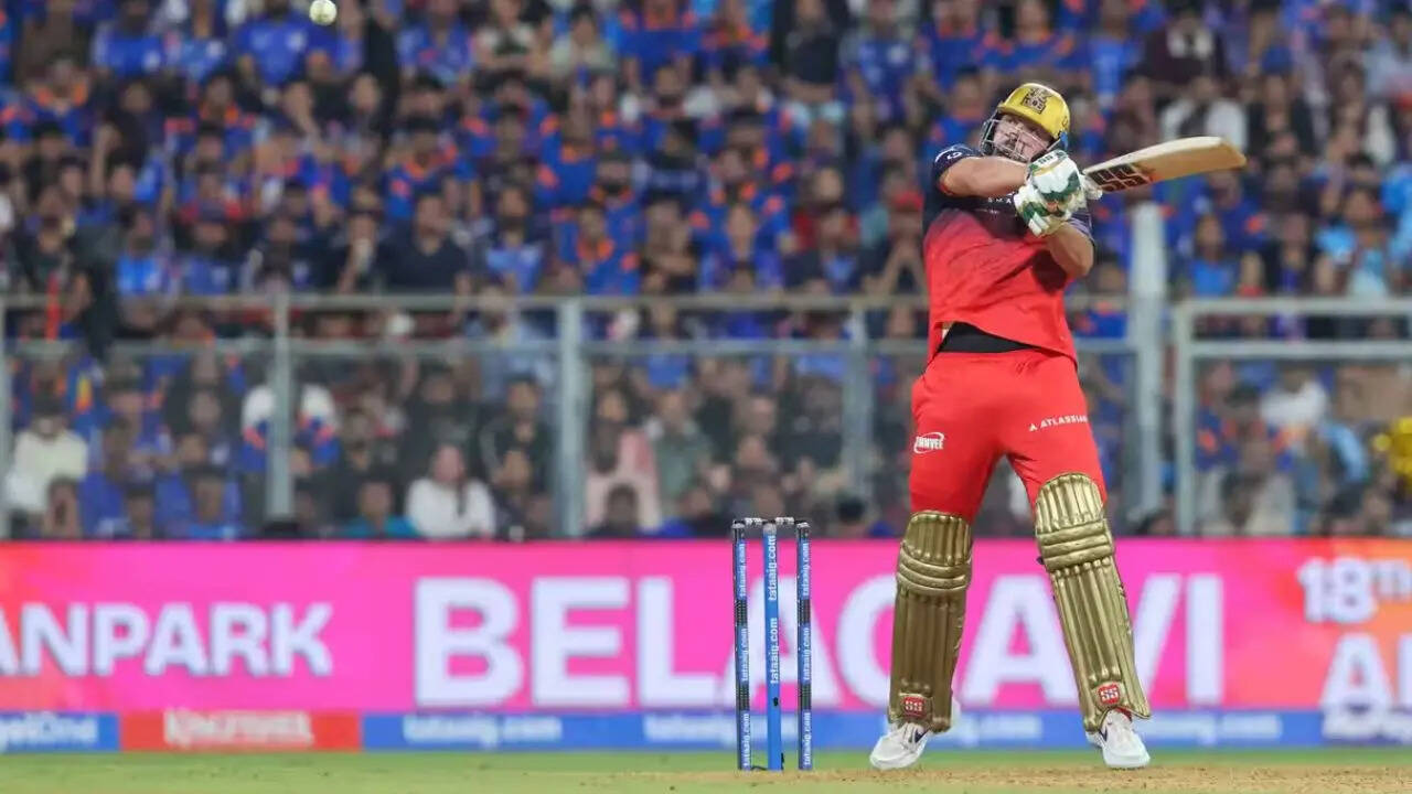 MI vs RCB Live: RCB post 240/4 in 20 overs in Mumbai