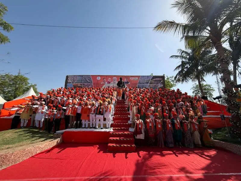 BJP contenders take pledge of service