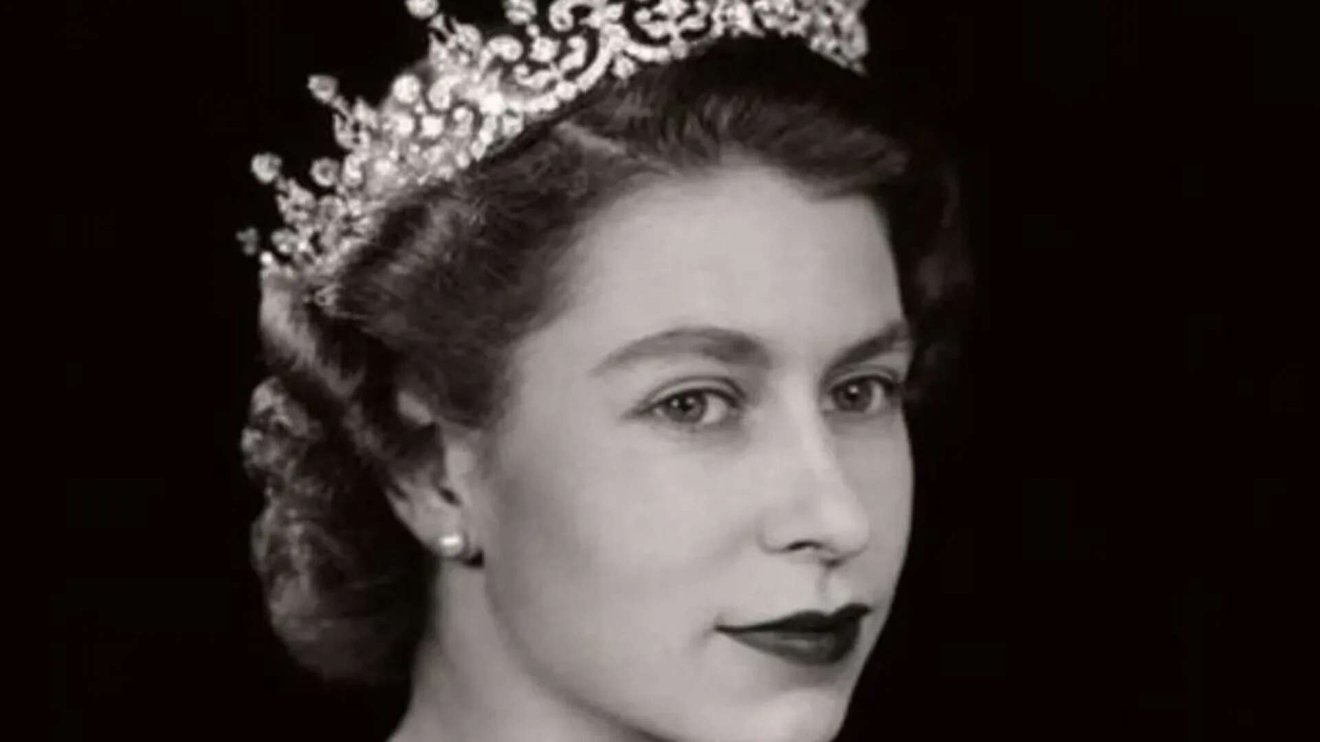 Queen Elizabeth's fashion closet is currently on display at an exhibition at Buckingham Palace's King's Gallery<br>