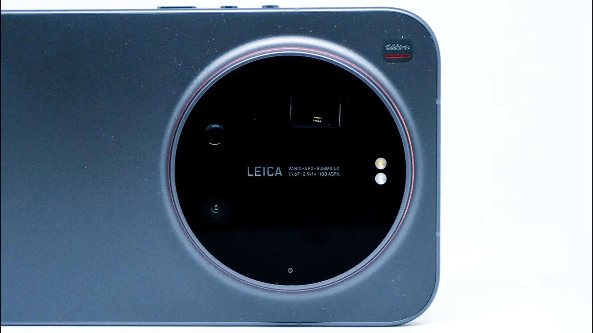 A 1-inch main sensor, a 200-megapixel mechanical zoom, and an ultrawide that tags along. All behind one very large circle.