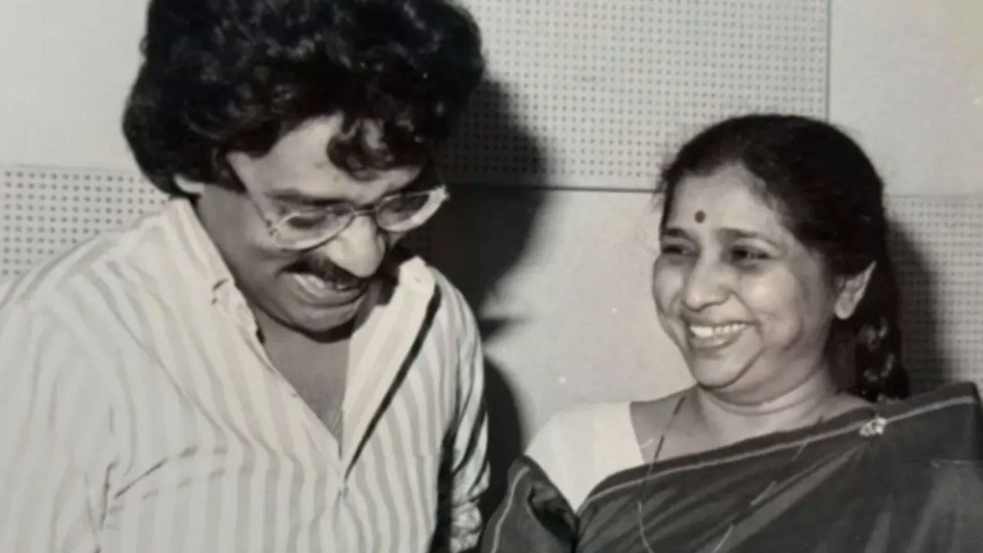 Hariharan writes emotional note for Asha Bhosle