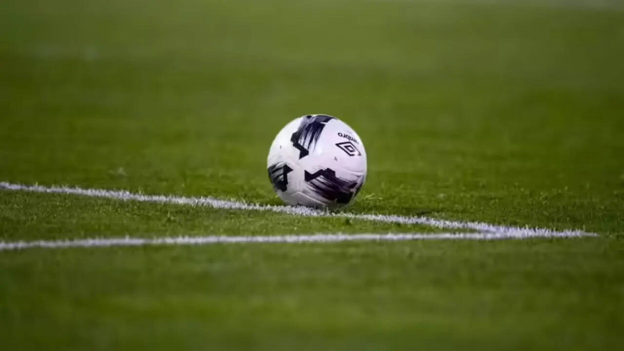 Footballer dies after robbers attack team bus