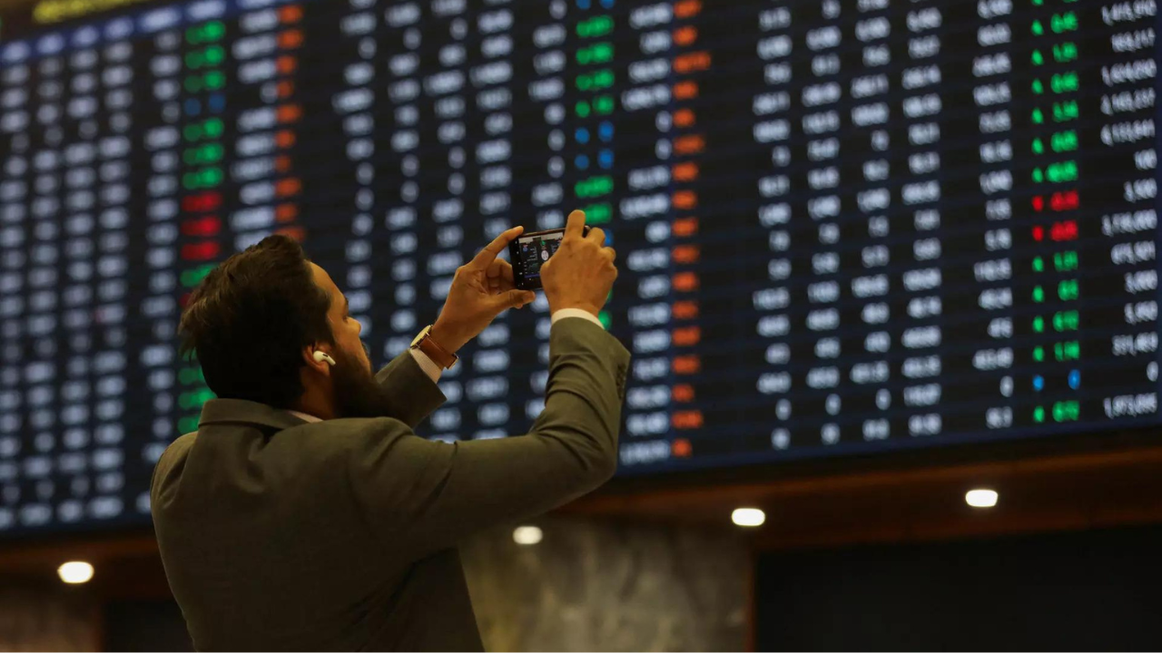 Pakistan stock market crash: KSE-100 plunges nearly 6,000 points after US-Iran talks fail, oil surge