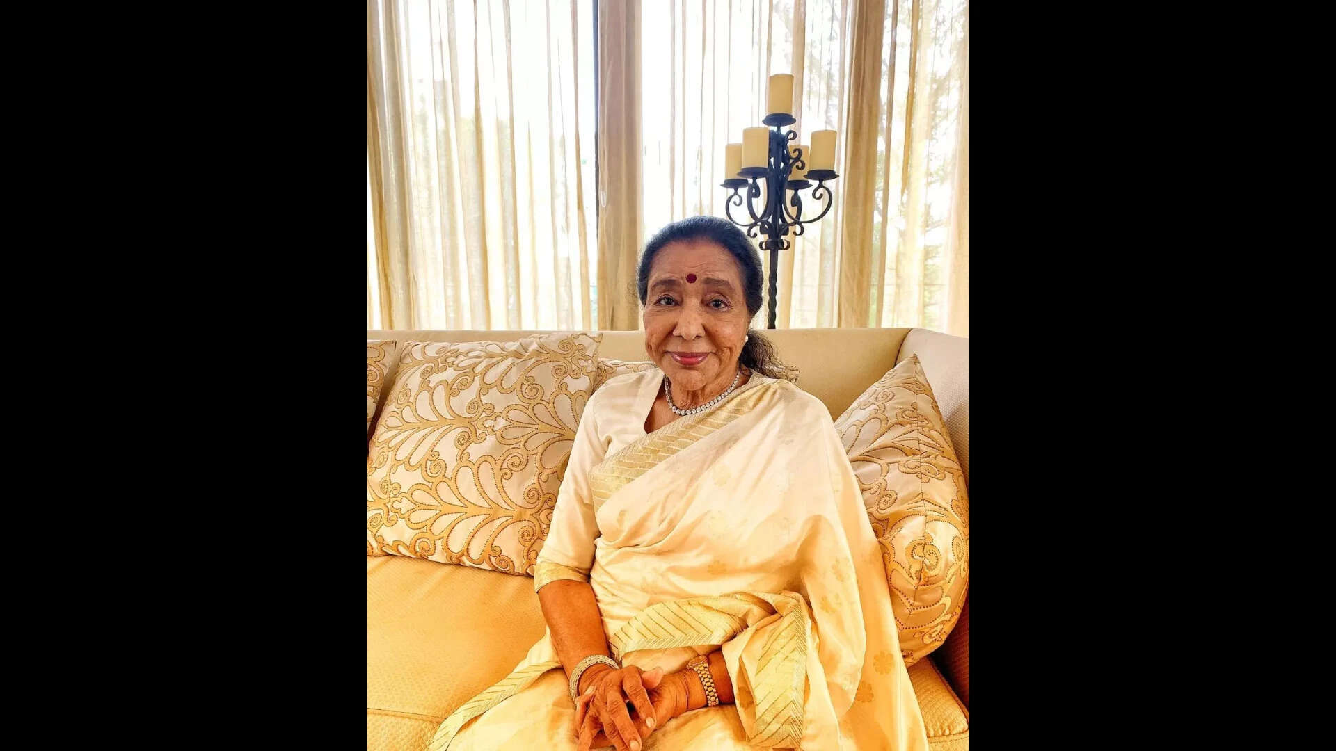 Dum Maaro Dum, Hare Rama Hare Krishna