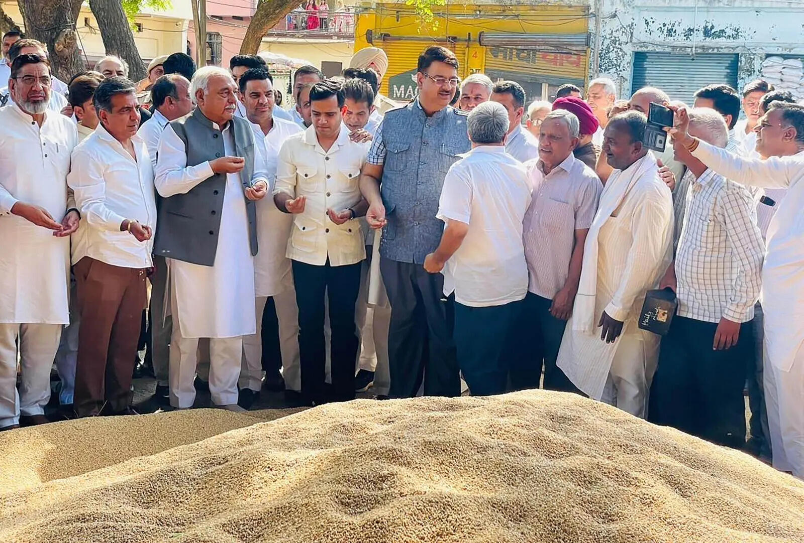 ‘Procurement system has failed’: Hooda tells Congress workers to visit markets