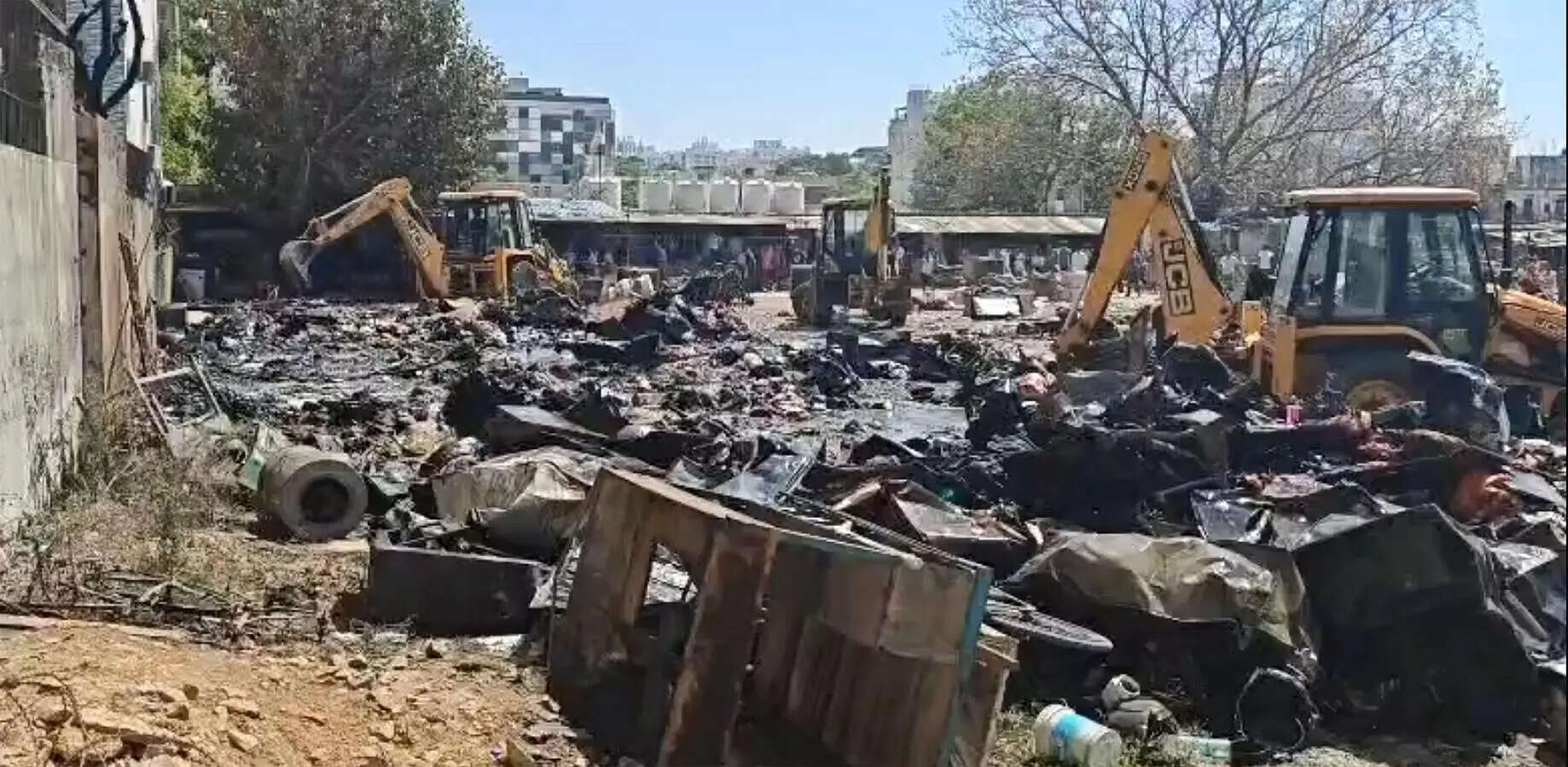 Fire in vacant plot spreads to nearby flats in South City II; no casualties