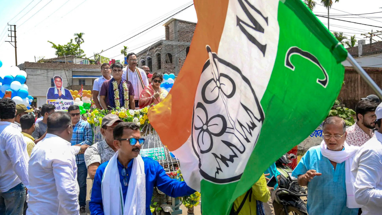 Bengal polls: 77-yr-old dies of 'heart attack' as kin fight home voting officials