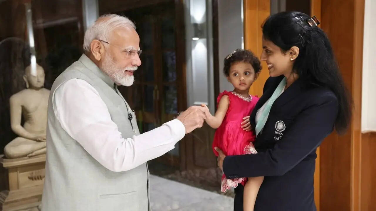 Harika Dronavalli and her daughter meet PM Modi (Special Arrangements)