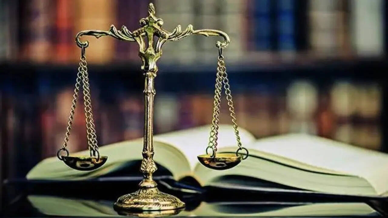 10L execution petitions pending in district courts