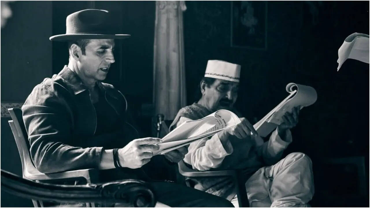 Akshay's tribute to Asrani in emotional Bhooth Bangla SM post