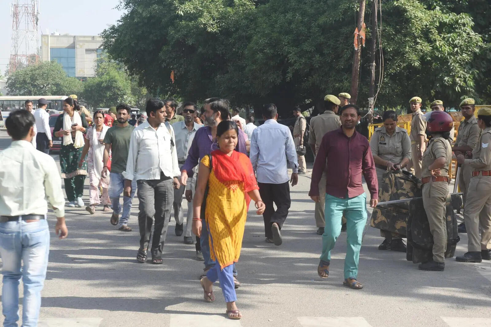 15 Employees Begin Returning to Work at Companies in Noida Phase 2 9.jpg