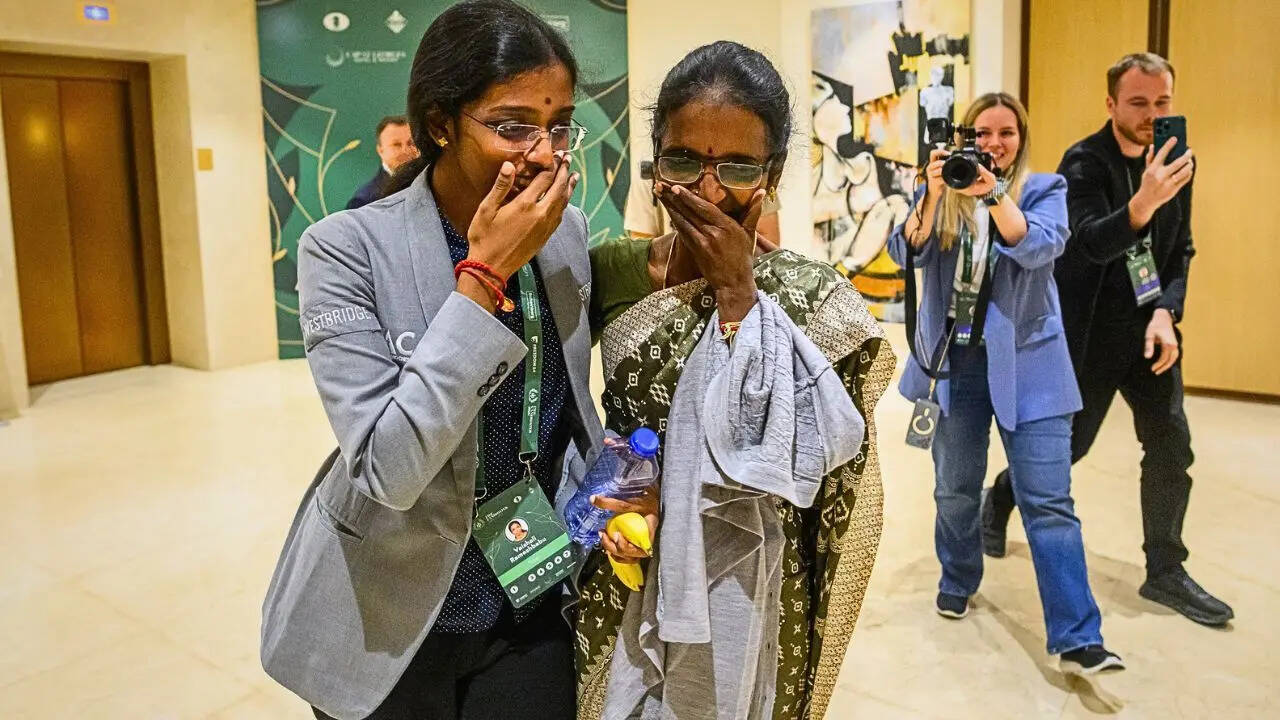 vaishali-rameshbabu-meets-her-mother-nagalakshmi-photo-by-michal-walusza.jpg