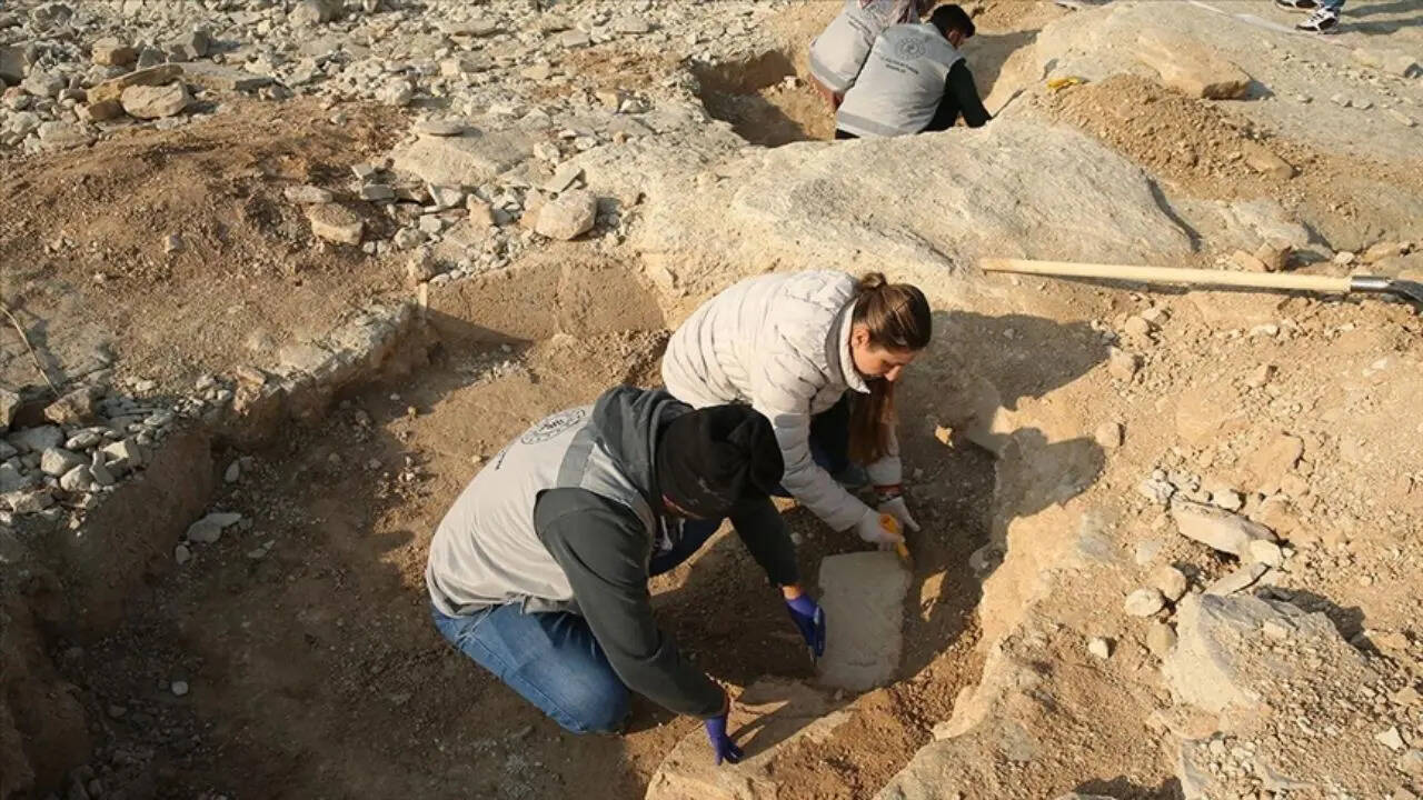 11,000-year-old Neolithic structure discovered at Atatürk Dam in Turkey, shedding new light on early civilisation