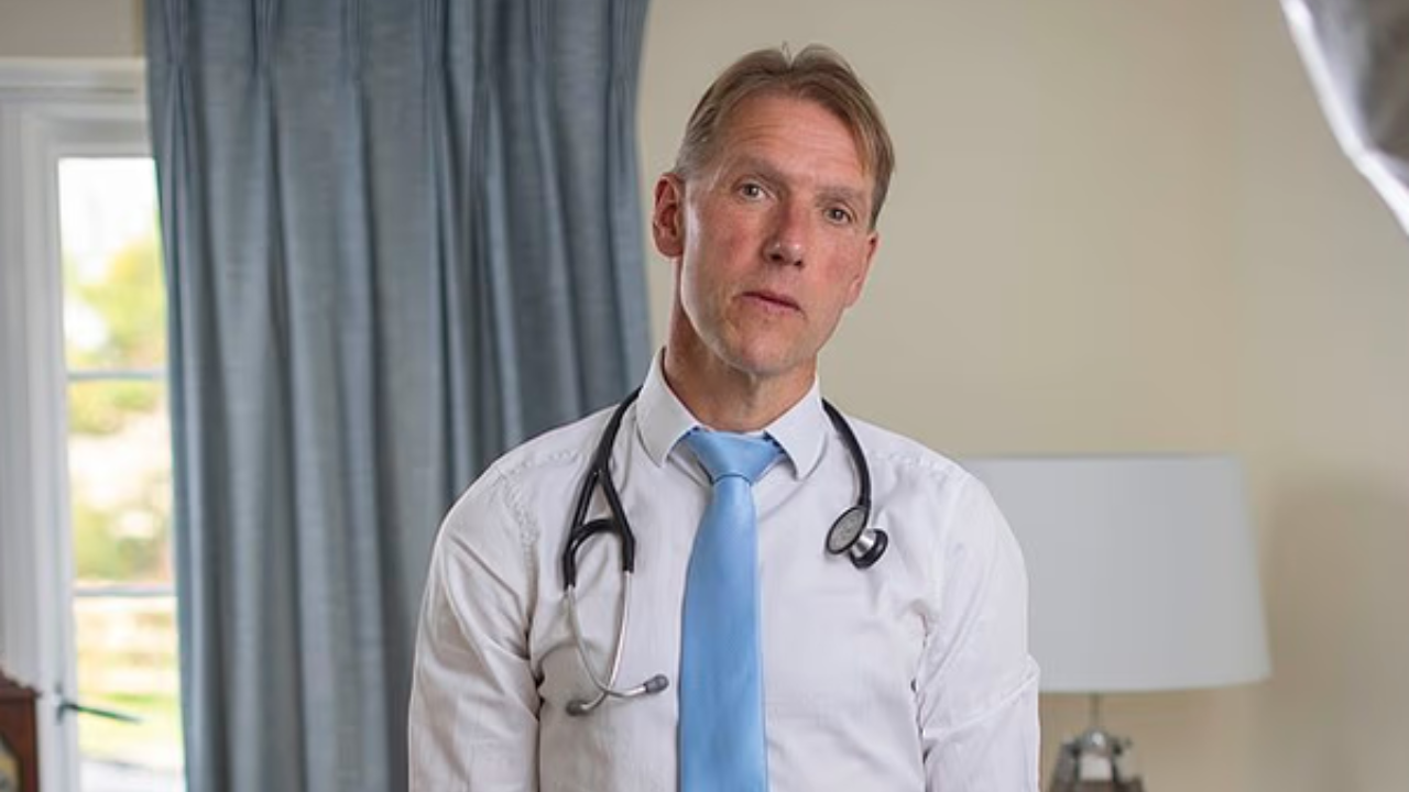 UK doctor struck off for working while suspended after asking Muslim patient to remove niqab three times