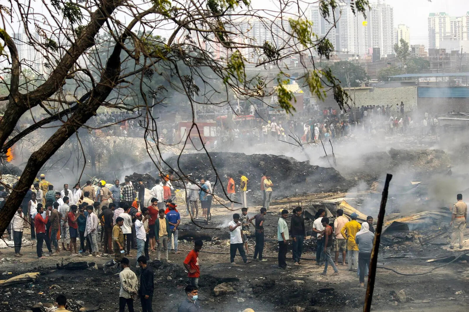 16GHAZIABADFIRE-13.JPG