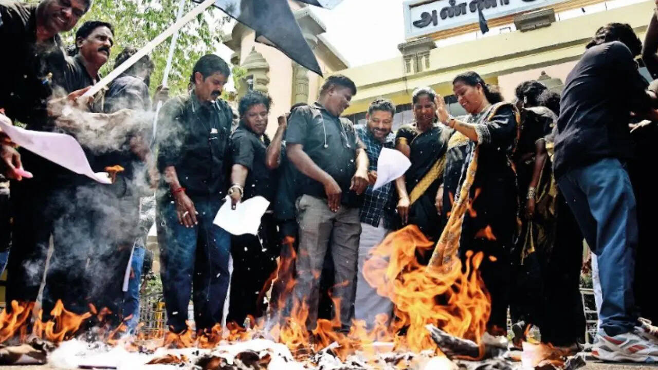 DMK party cadres staged a black-flag protest and burned copies of the Delimitation Bill at Anna Arivalayam in Chennai