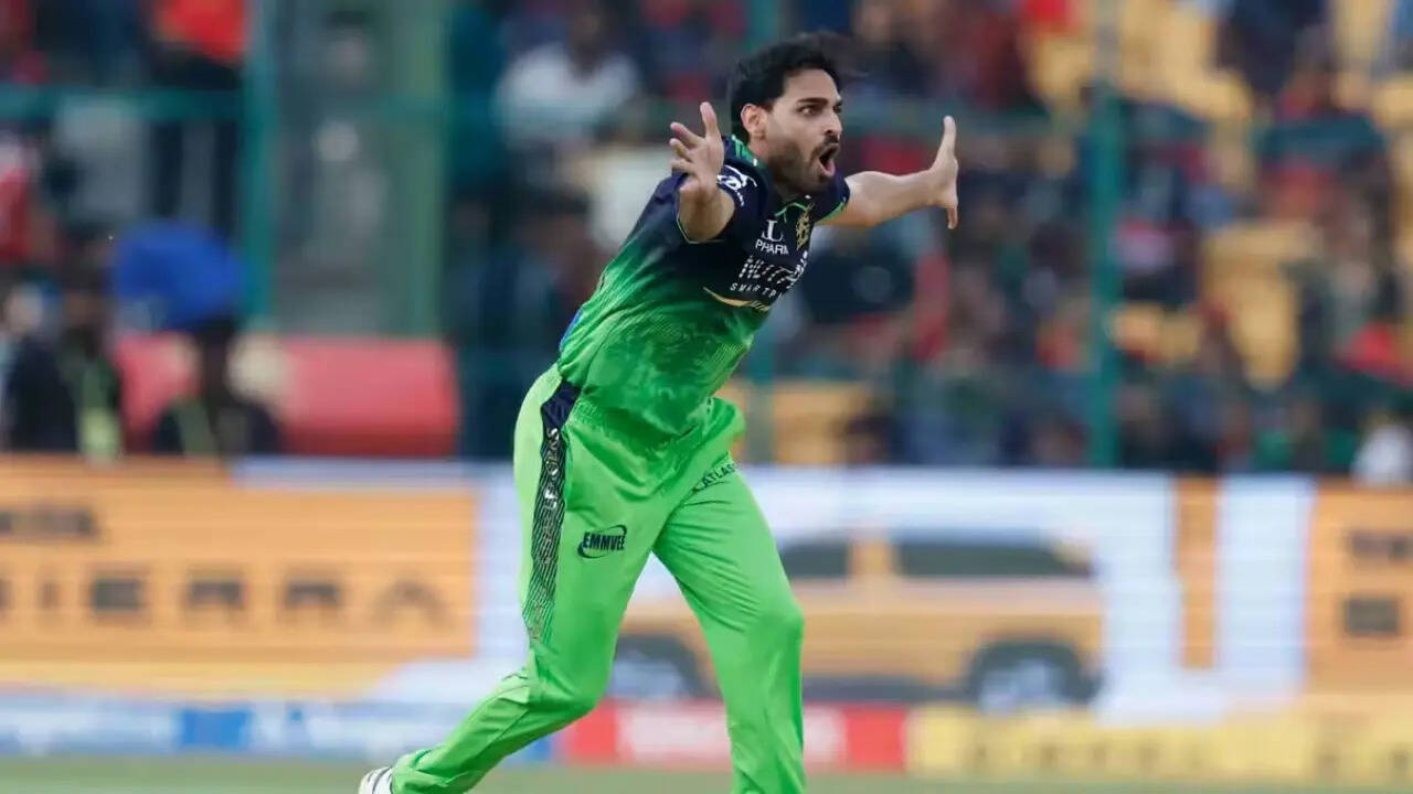 RCB vs DC Live, IPL: Triple strike from Bhuvneshwar in powerplay rattles Delhi Capitals chase