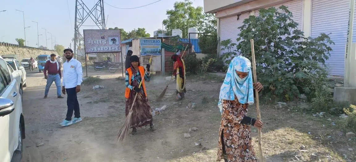 All sanitation workers of JMC took part in the citywide cleanliness drive