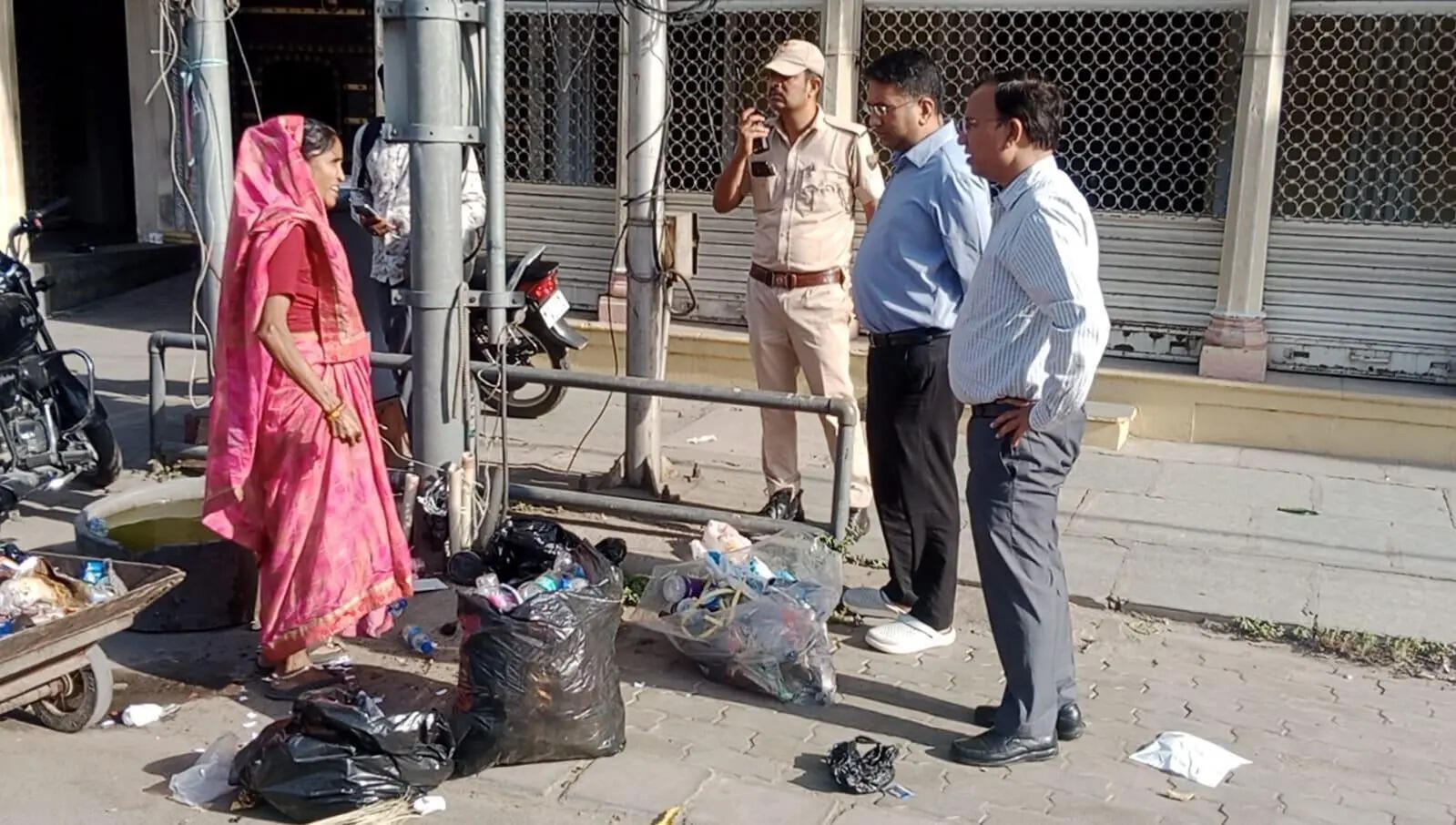 All sanitation workers of JMC took part in the citywide cleanliness drive