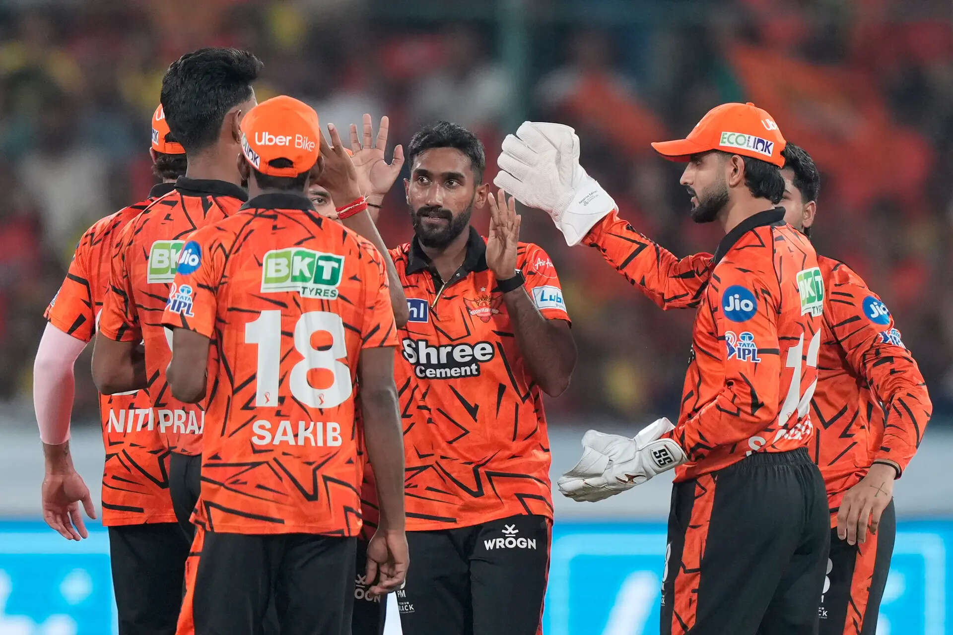SRH bowlers hold nerve, choke CSK in final overs to seal 10-run thriller