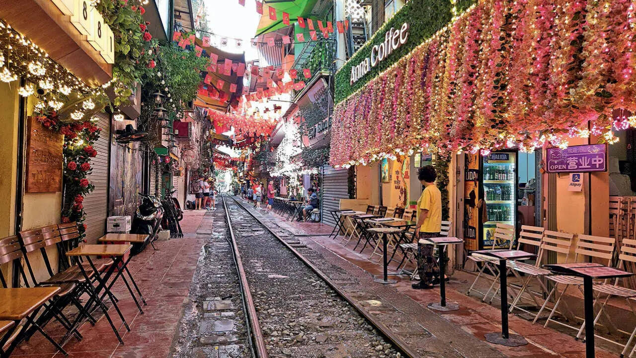 Travellers are increasingly cautious about routes involving conflict zones or restricted airspaces