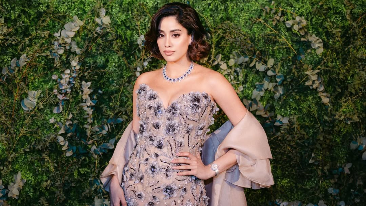 Janhvi Kapoor Just Flexed Time Itself
