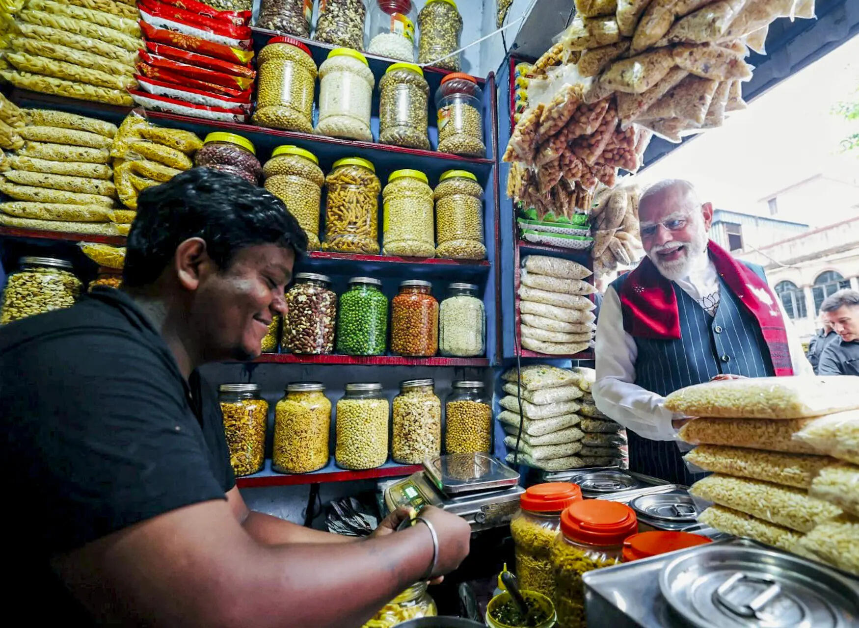 'It's all drama': Mamata Banerjee reacts to PM Modi's 'jhalmuri' break