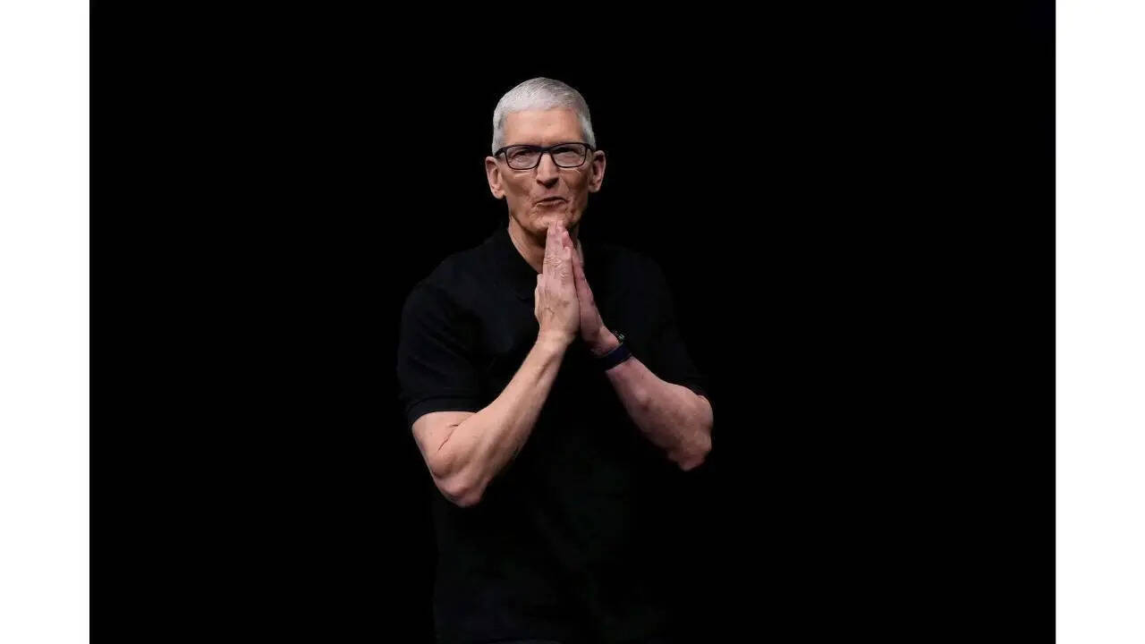 Apple fans, outgoing Apple CEO Tim Cook has a 'thank you note' for all