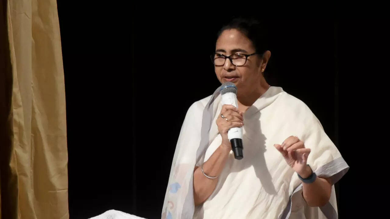 ‘Can’t shut our eyes to realities’: SC slams Mamata’s ‘interference’ in I-PAC raid case