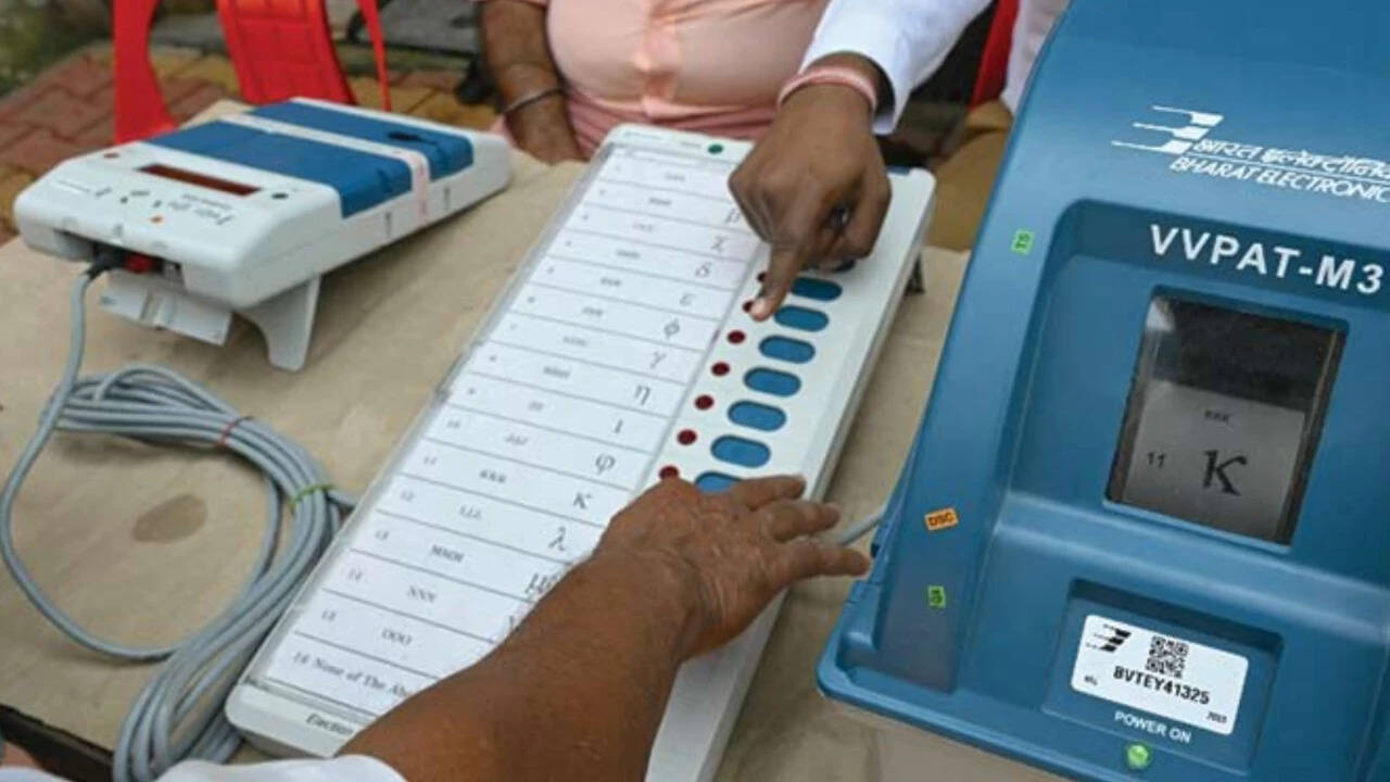 EC urges to ensure no tape, colour, glue on EVMs