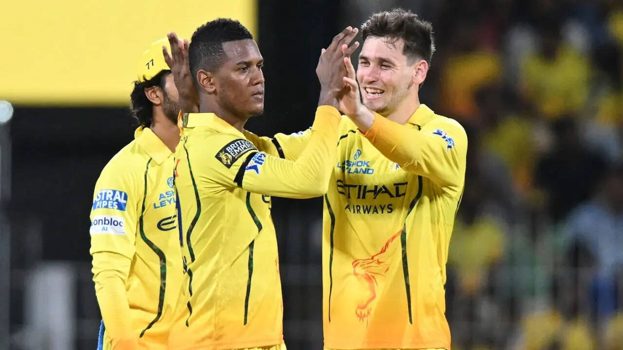 IPL Live: MI lose De Kock, Dhir, Malewar cheaply vs CSK