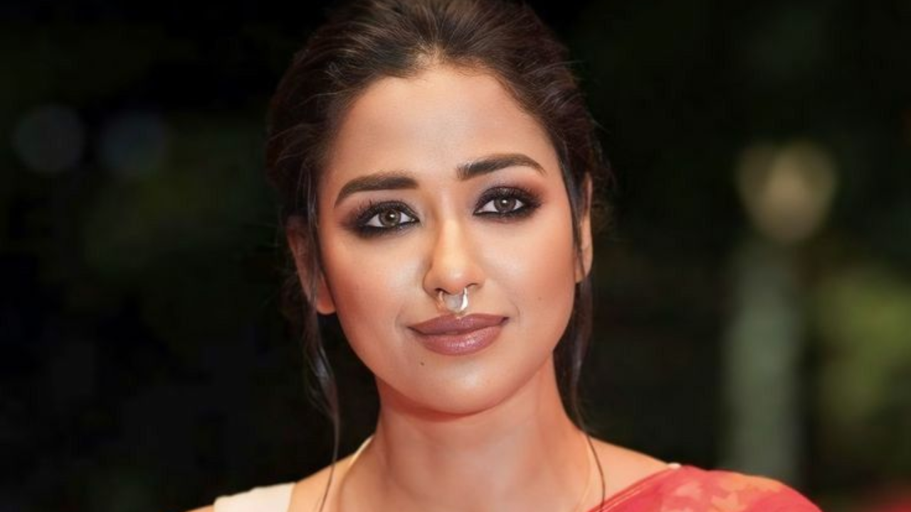 Easy Guide to Bengali Kohl Eye Makeup Look