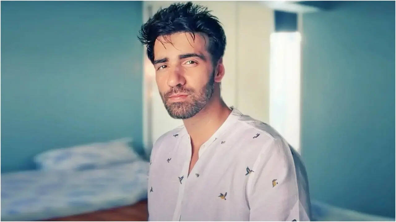 Avinash lauds Dhurandhar but slams ‘alpha men’ labels