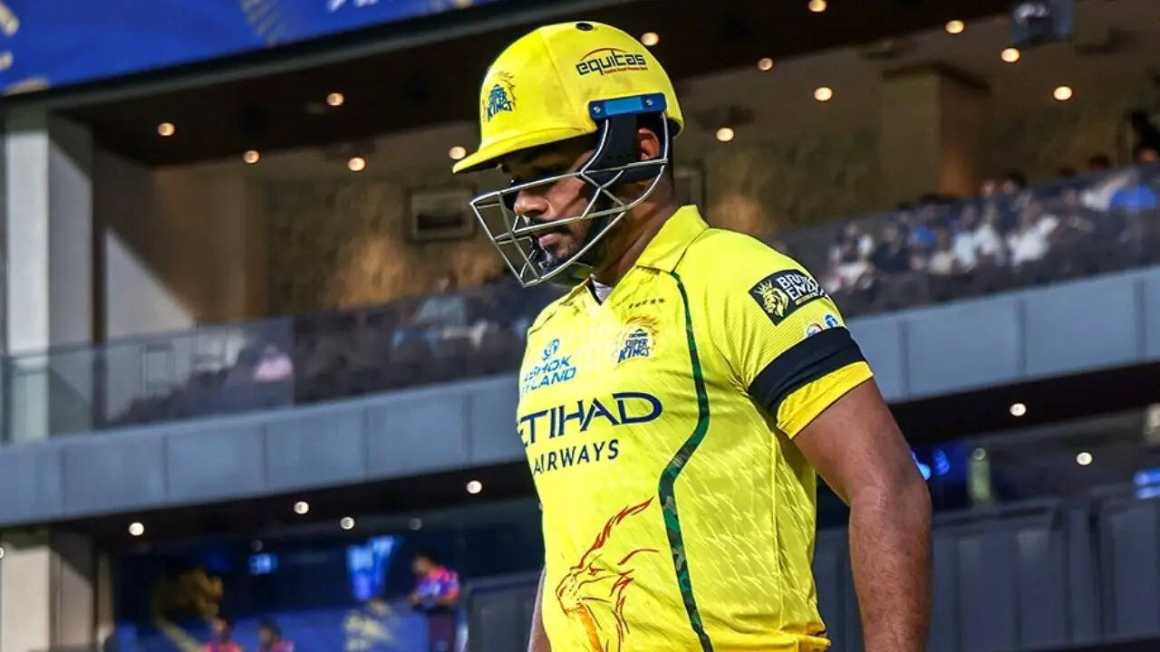 Why are CSK players wearing black armbands vs MI in IPL 2026 match?