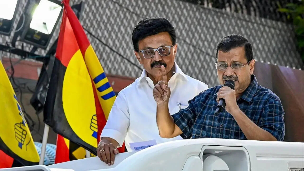 Kejriwal came to hold a road show for Stalin's campaign in Chennai.