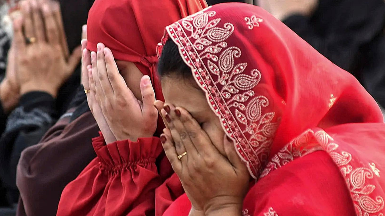 ‘There’s reason why women offer namaz at home,’ says SC judge