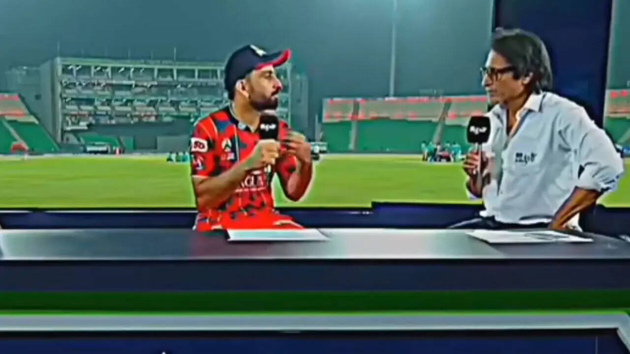 '700-800 runs banaye, phir bhi drop': Pakistan star's emotional outburst on live TV