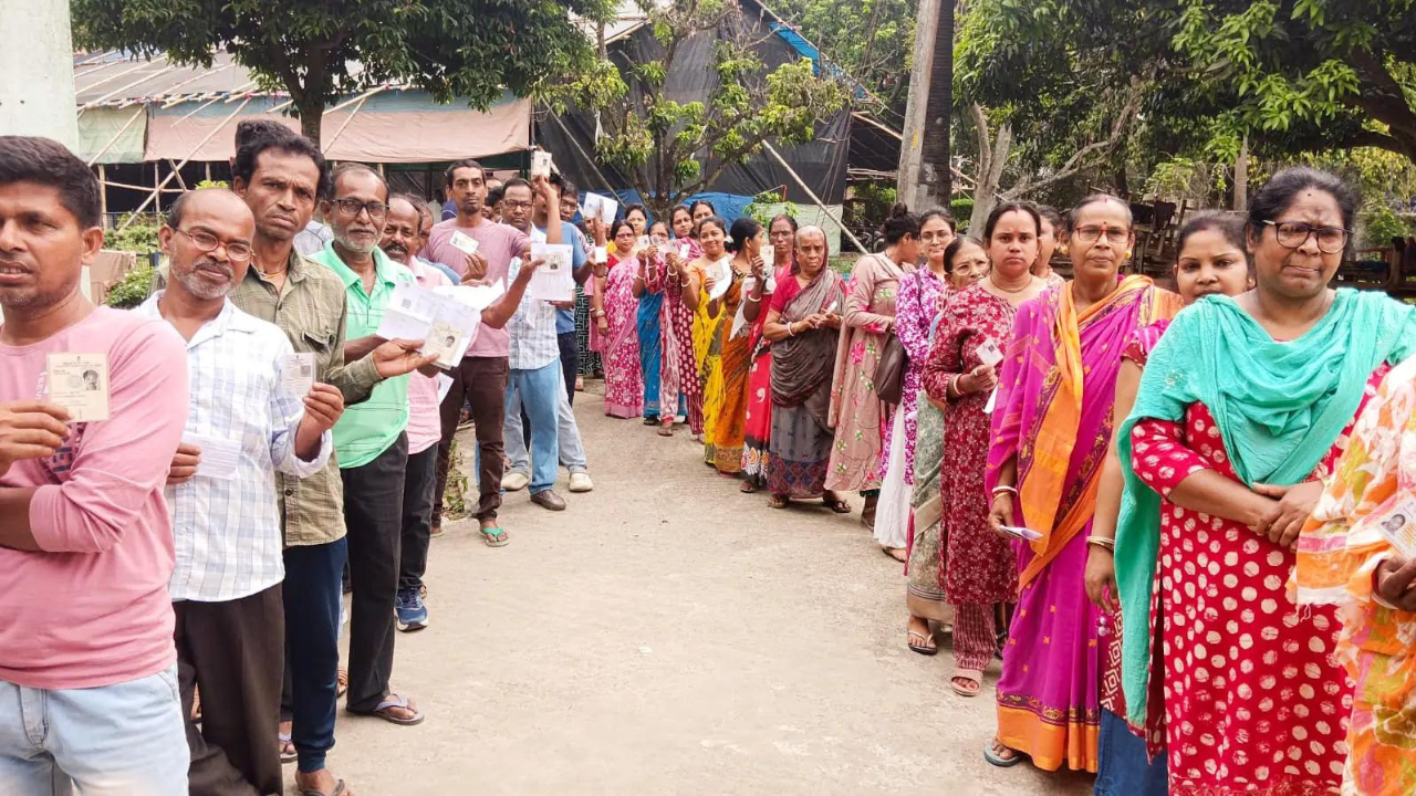 High voter turnout in Bengal and Tamil Nadu true signs of democracy, says Supreme Court