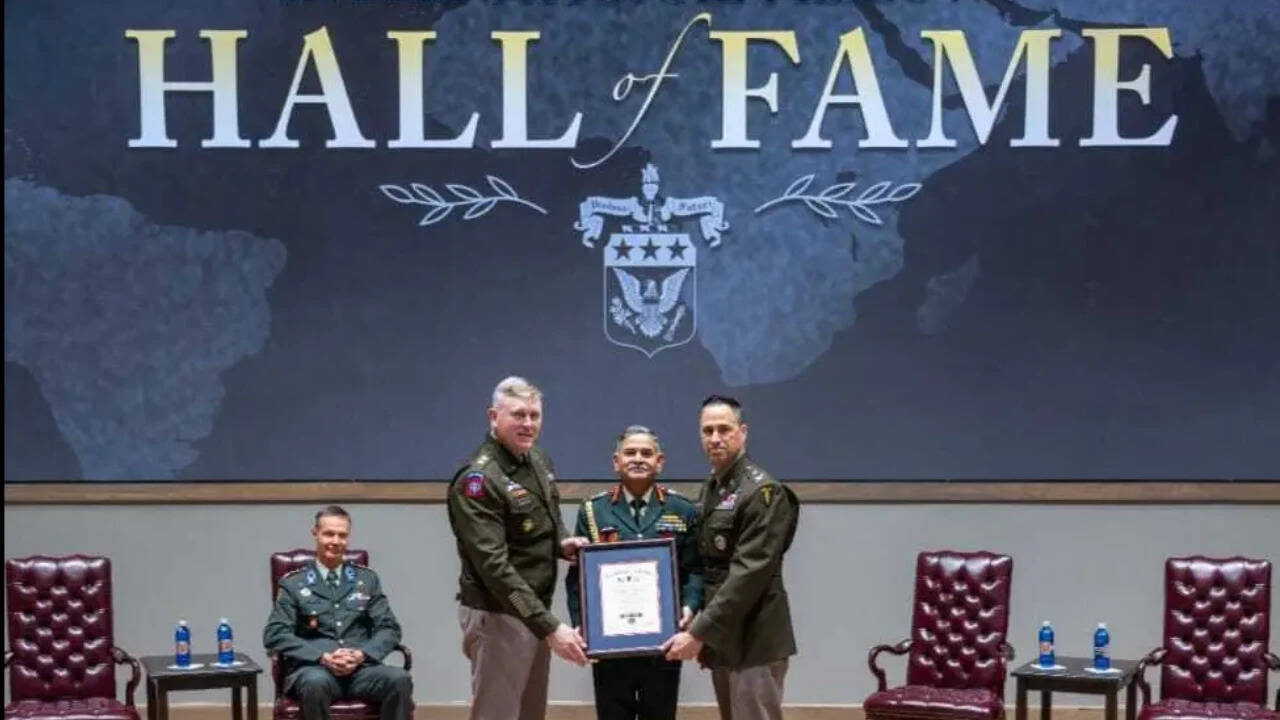 Army chief inducted into International Hall of Fame at US Army War College