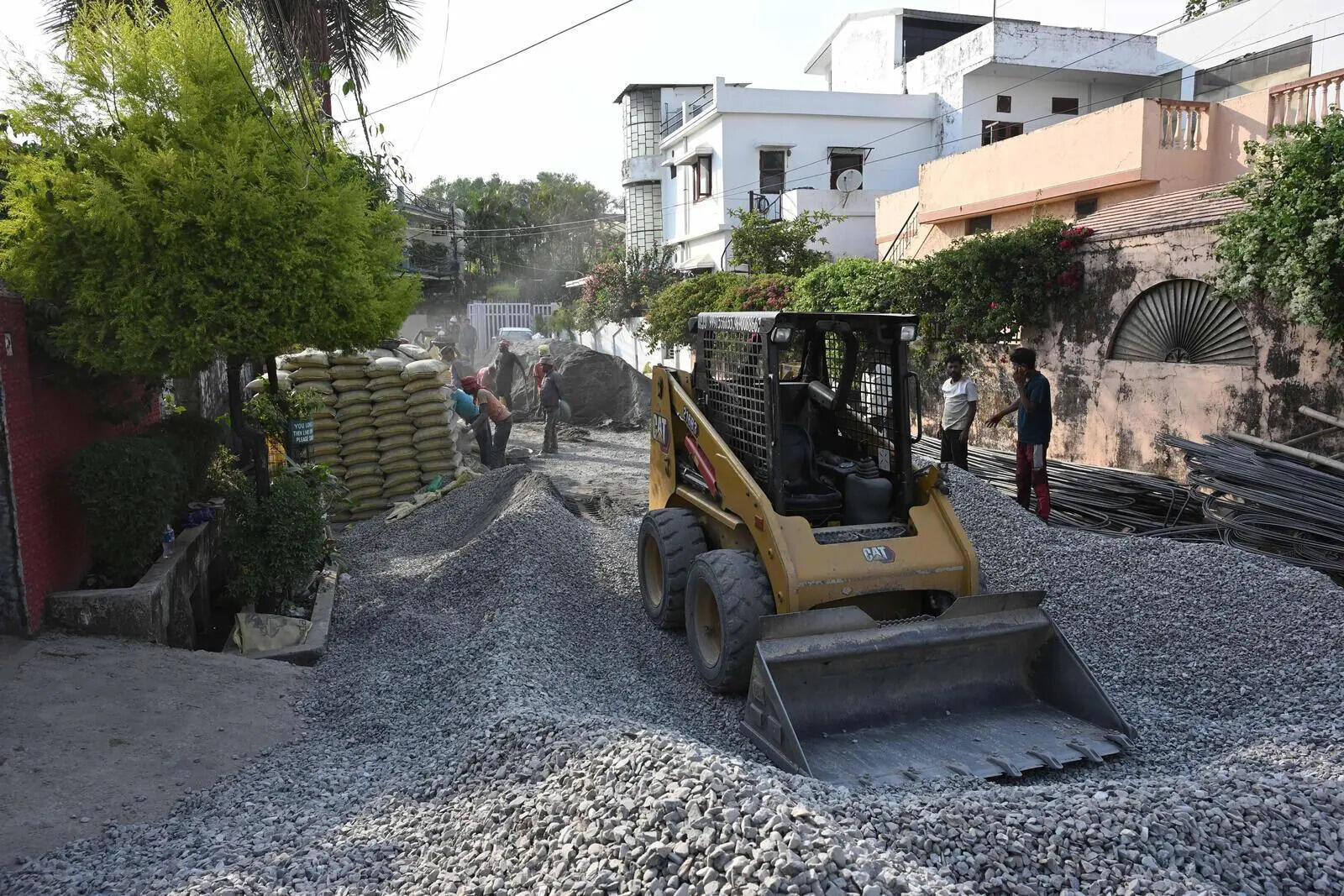 Construction Material blocked Lane 03.jpg