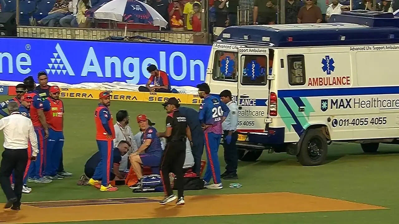 Scary scenes! Lungi Ngidi taken off in ambulance after suffering head injury