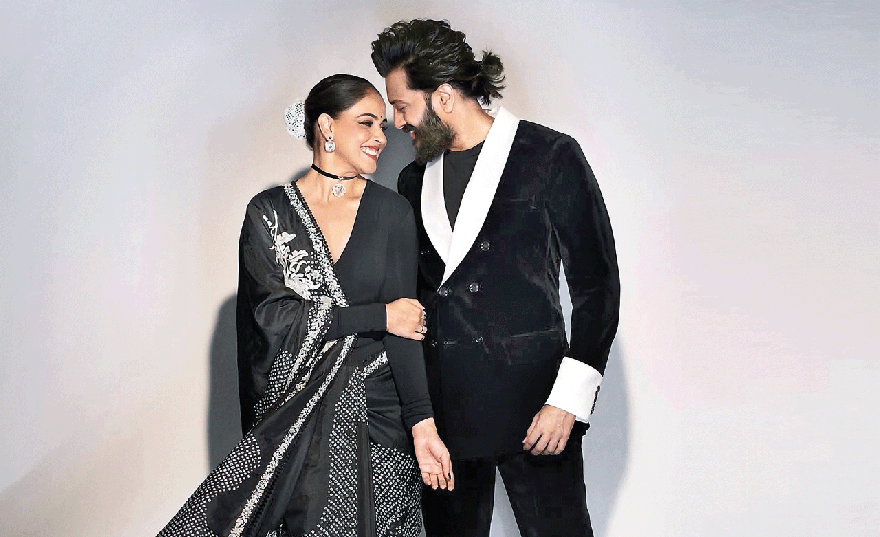 Pg1_Riteish-&-Genelia-Deshmukh_Black-Dress