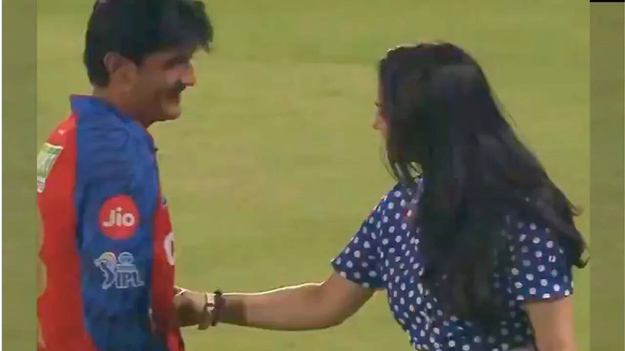 Preity Zinta punches Arya, batter’s reaction goes viral – Watch