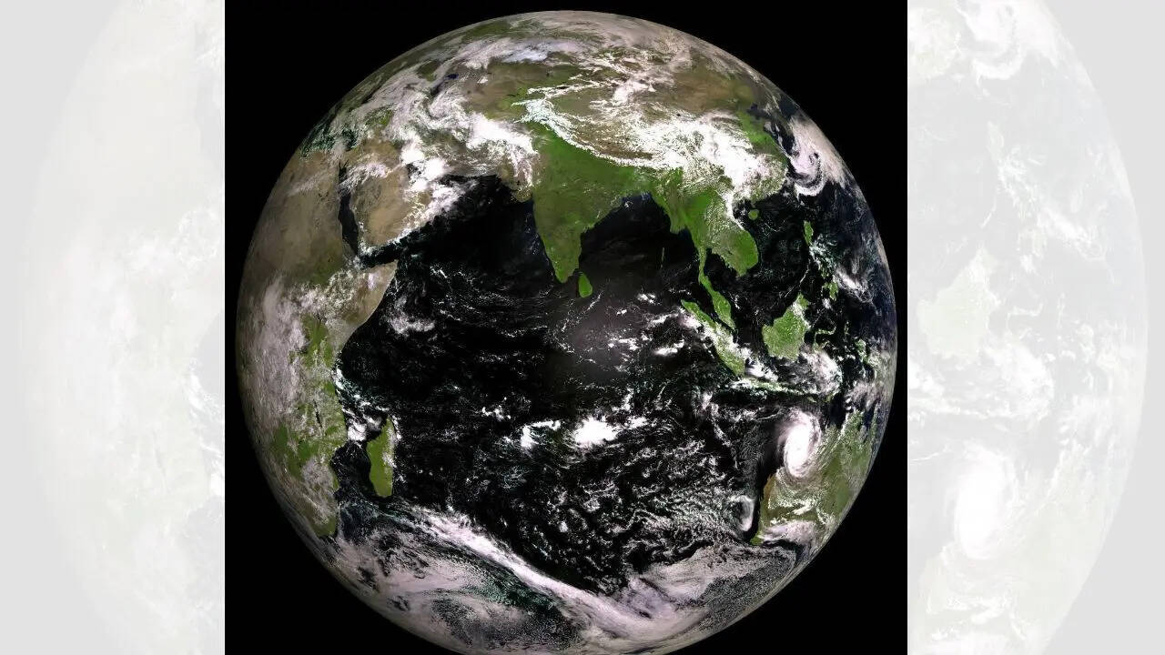 Russian satellite Roscosmos image shows India in mysterious green glow