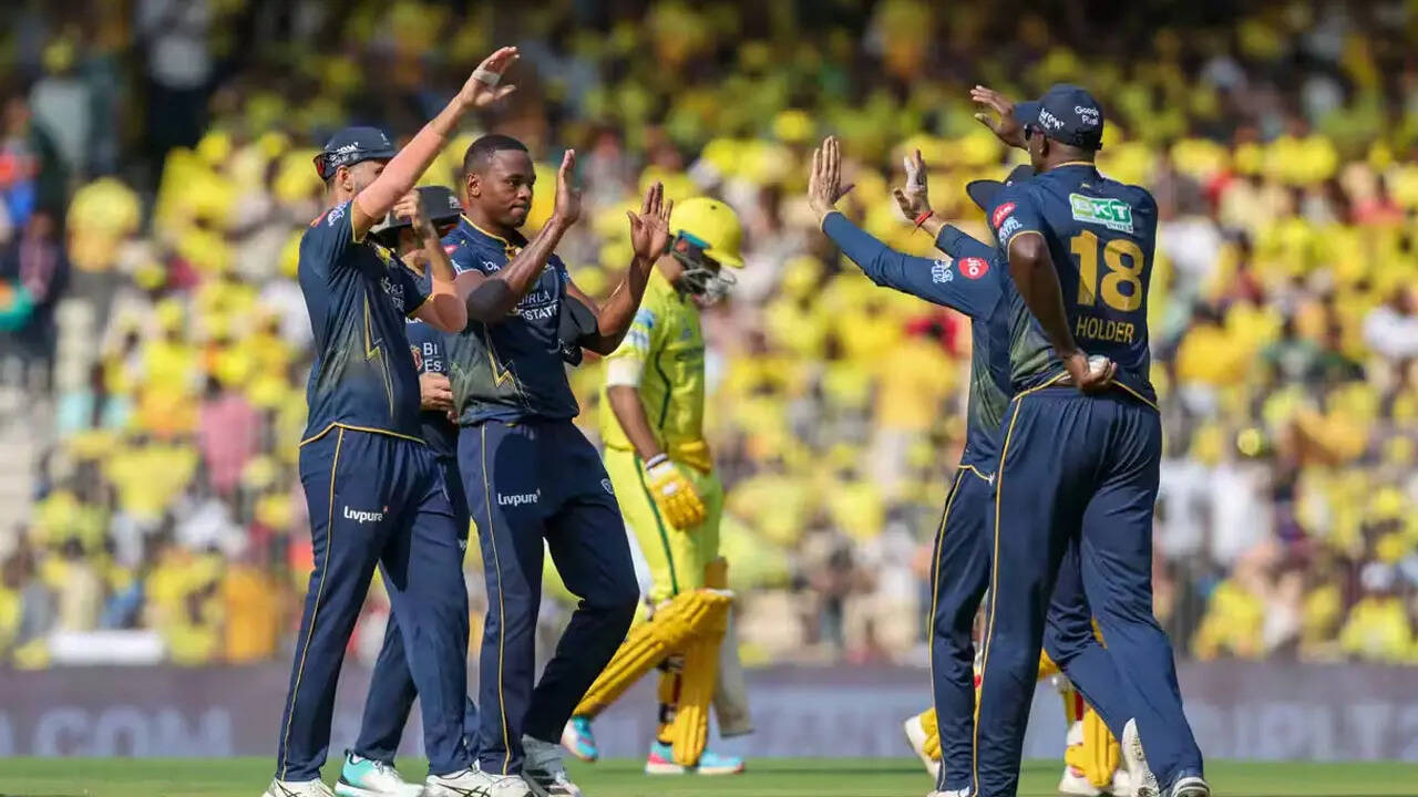 IPL LIVE: Ruturaj Gaikwad holds one end as CSK lose 4 wickets