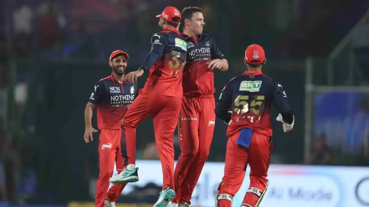 DC vs RCB Live: DC six down inside powerplay; Hazlewood, Bhuvneshwar destroy Delhi