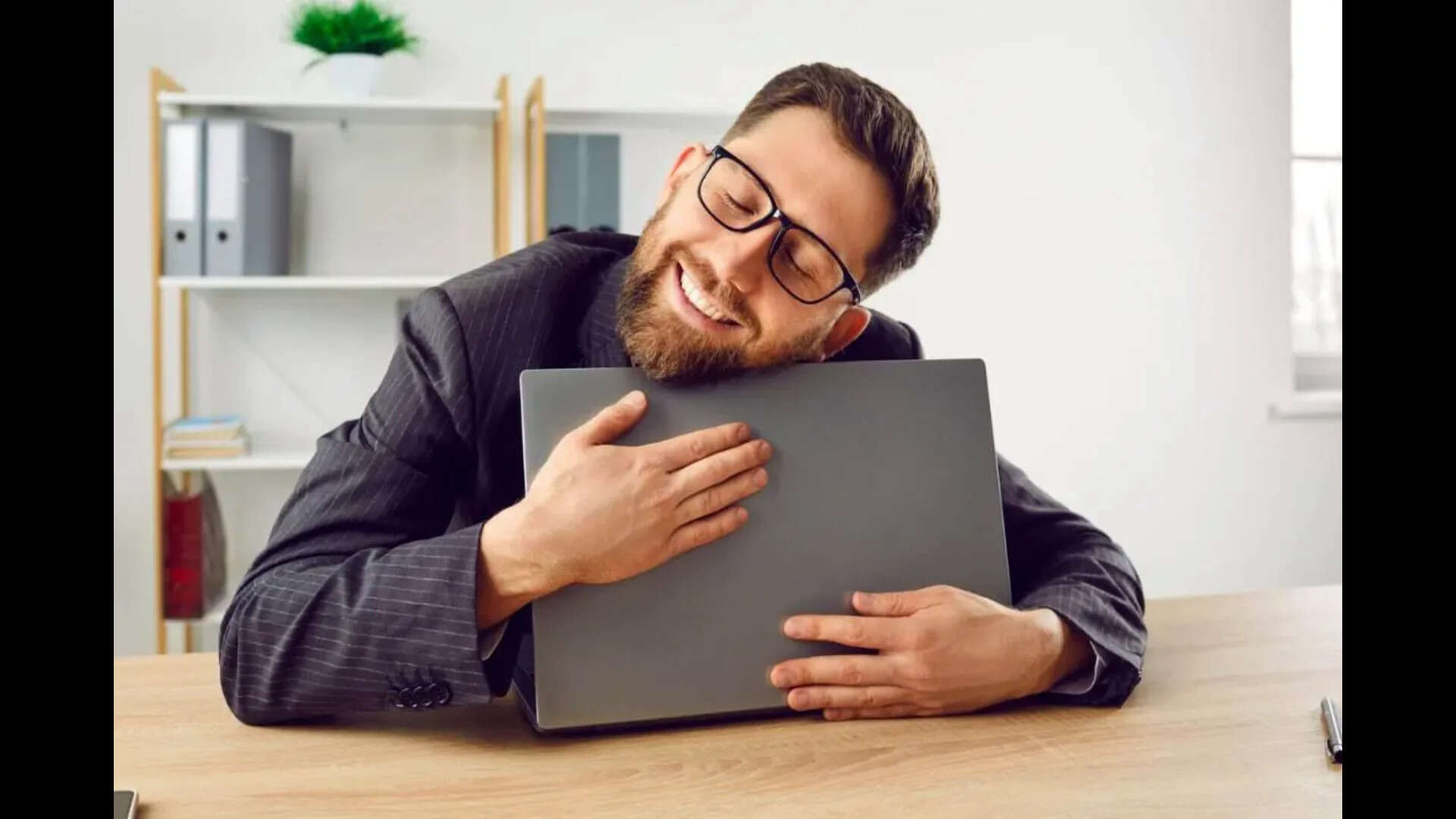 Oracle Layoffs: Is ‘Job Hugging’ The New Survival Strategy For Gen Z And Millennials?